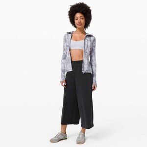 Lululemon Seek Softness Mid Rise Crop Size 4
